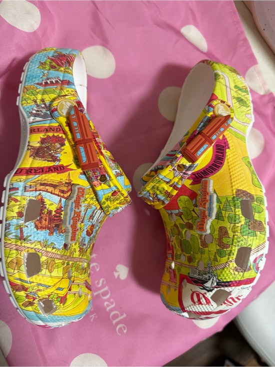 CROCS Shoes - Disney World -Print Clog - Yellow/Multi colored size 8 NWT